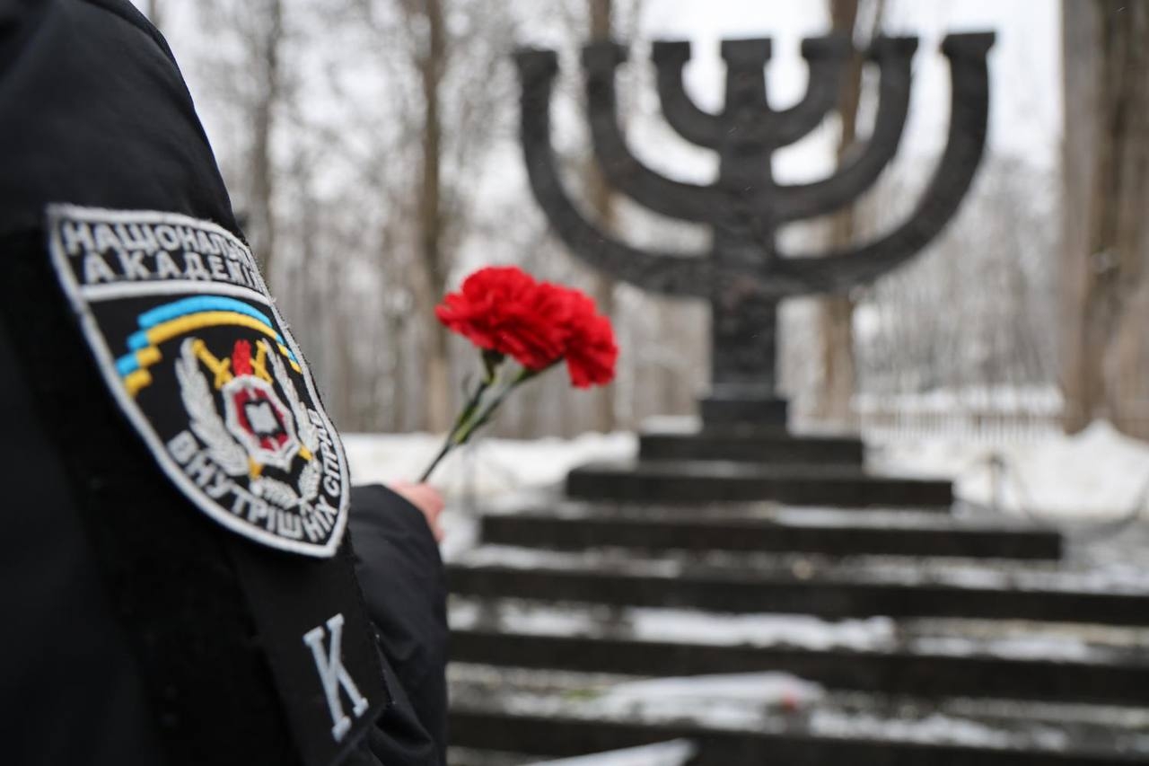 Сьогодні — День вшанування пам’яті жертв Голокосту