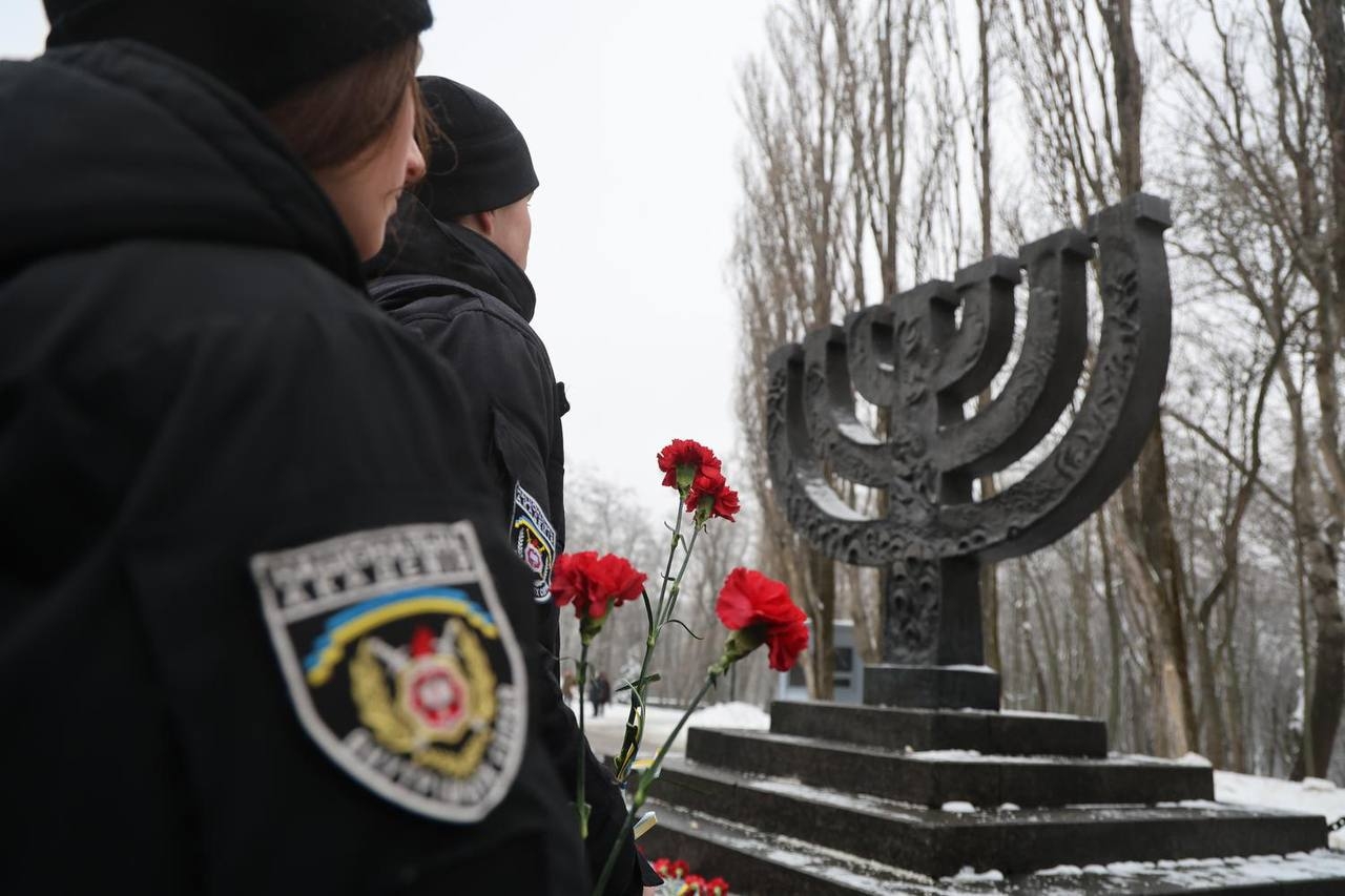 Сьогодні — День вшанування пам’яті жертв Голокосту