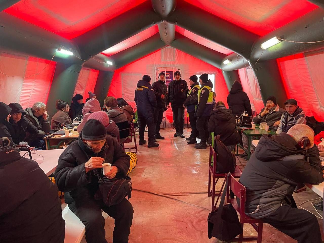 Курсанти НАВС долучилися до забезпечення порядку та допомоги на пунктах незламності