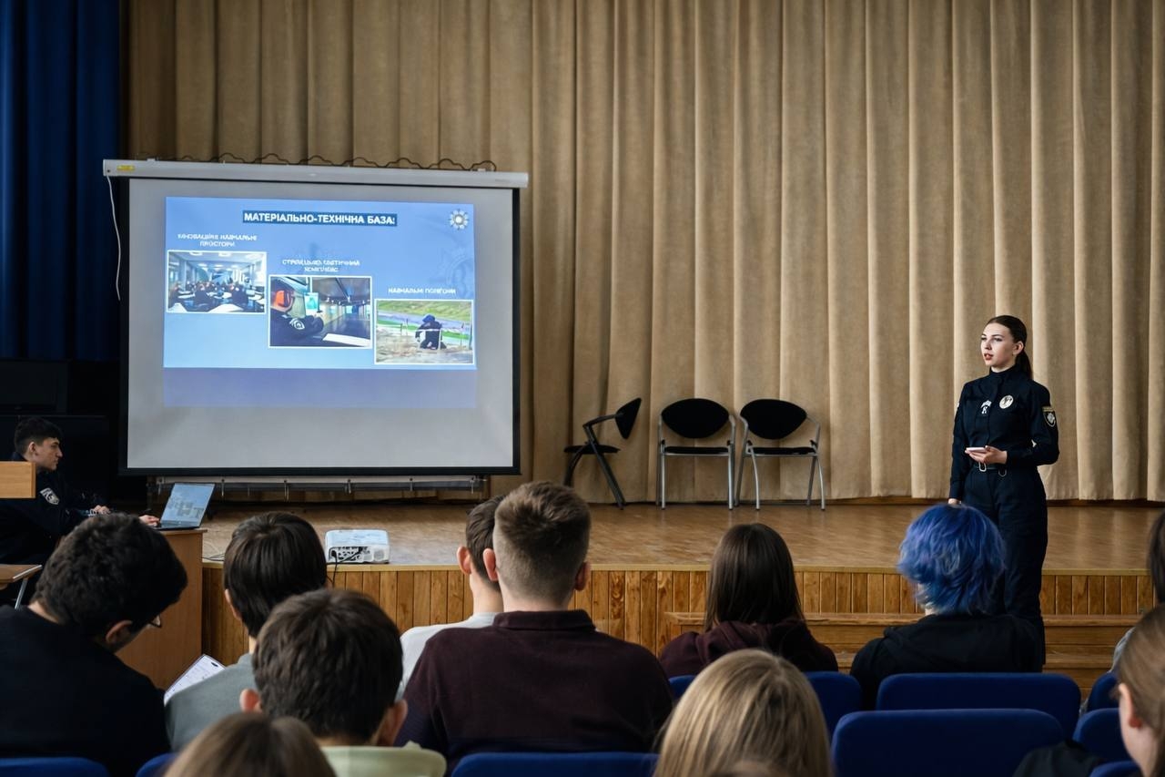 Курсанти НАВС провели профорієнтаційну зустріч зі старшокласниками ліцею імені Левка Лук’яненка