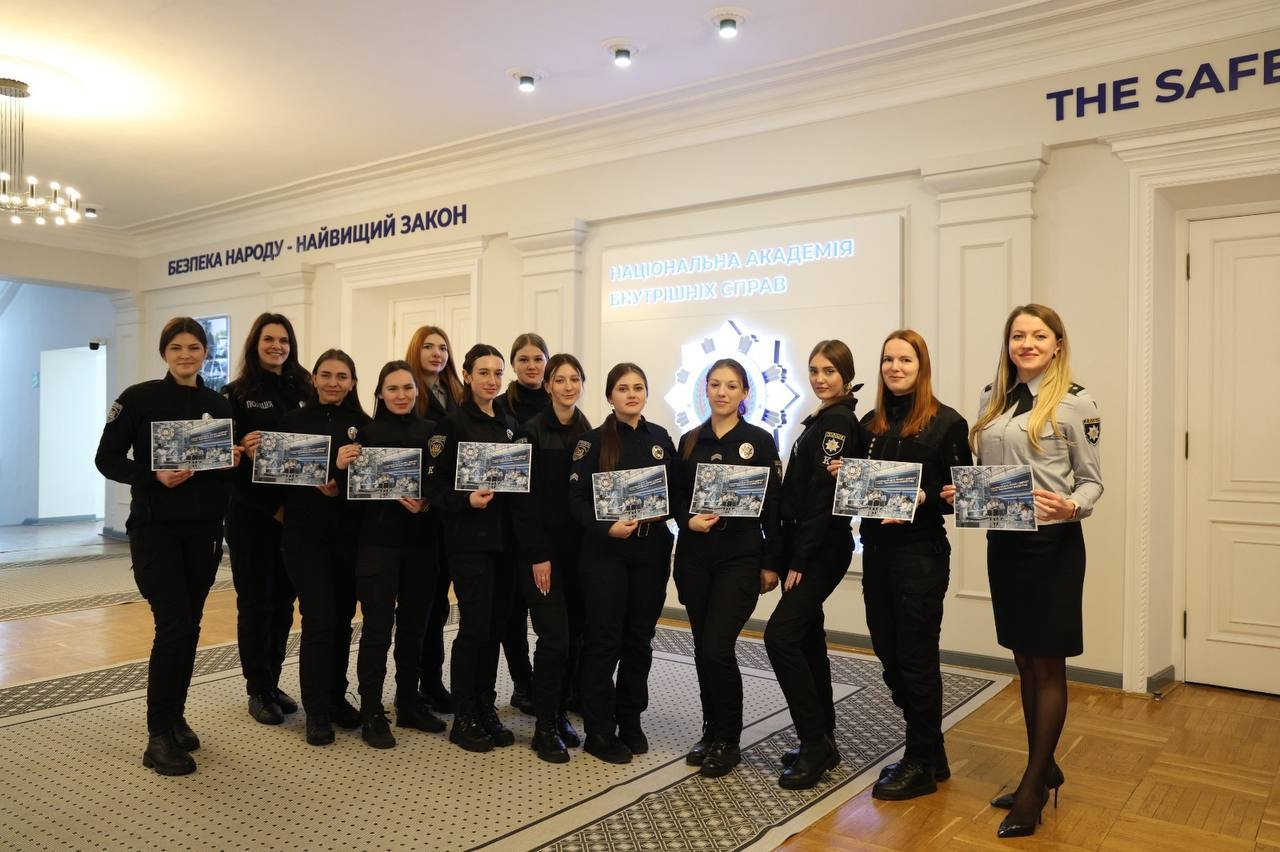 Наука, натхнення та жіночність: у НАВС відбувся фотофлешмоб «В об’єктиві науковиця»