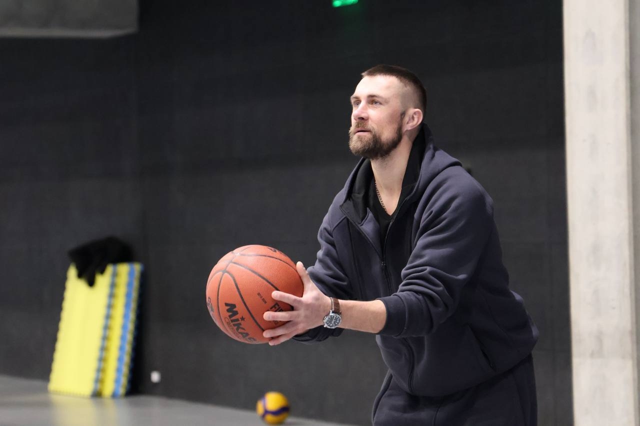 НАВС зміцнює традиції: зустріч курсантів із ветеранами реабілітаційного центру 