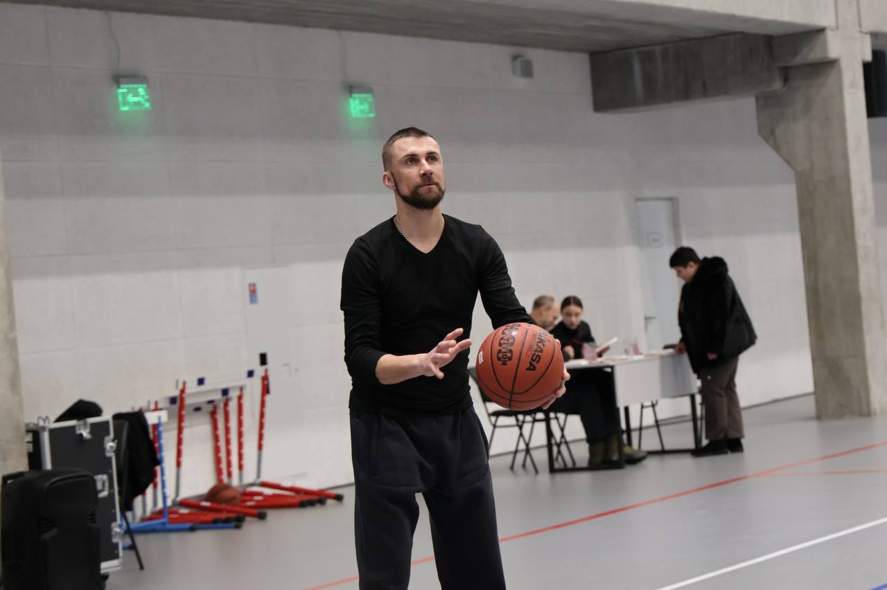 НАВС зміцнює традиції: зустріч курсантів із ветеранами реабілітаційного центру 