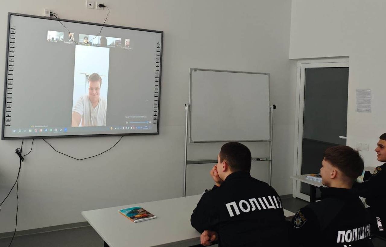 Цифрова обізнаність як складова професійної підготовки: у НАВС провели тематичну зустріч