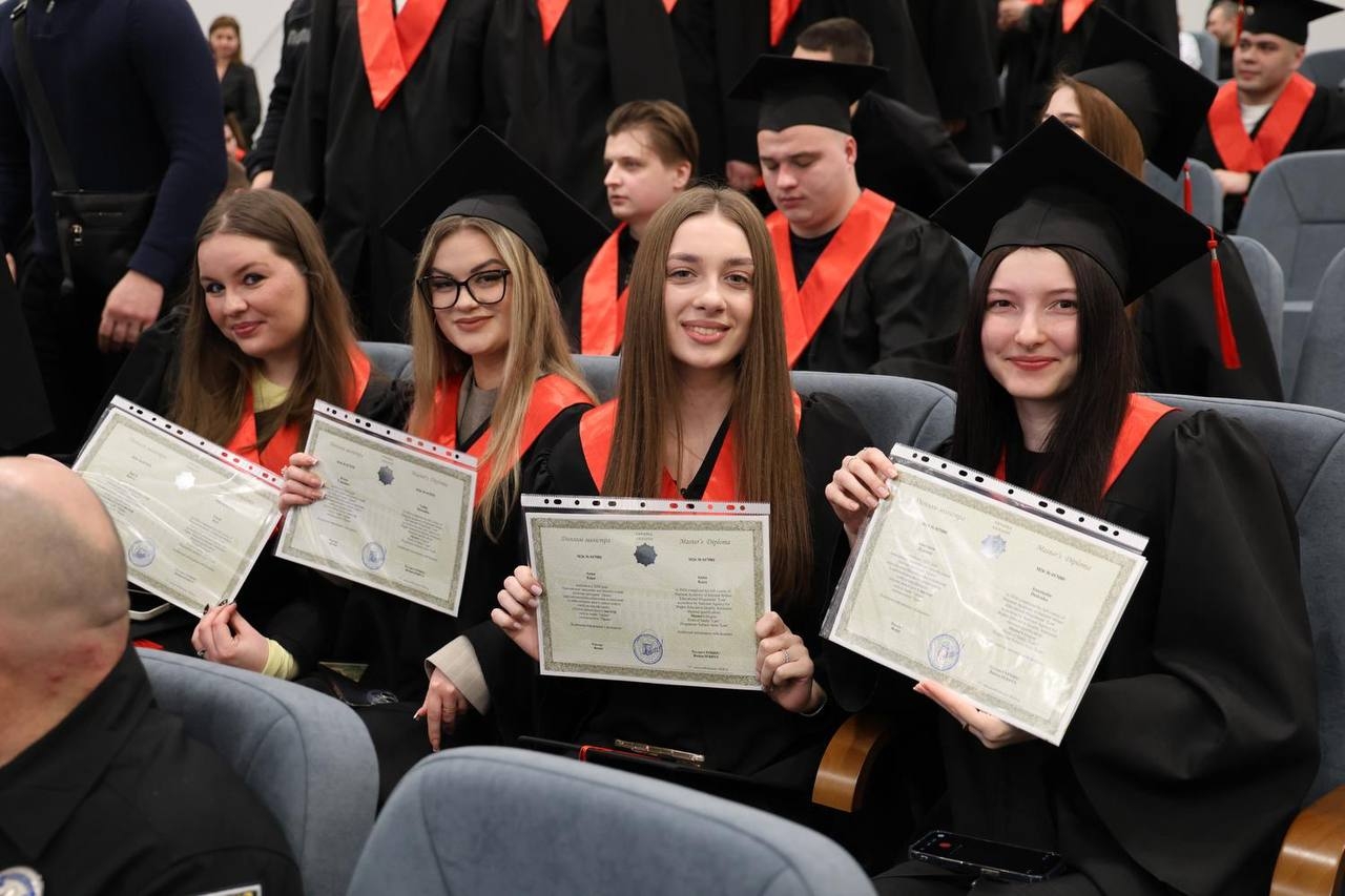 Урочистий і знаковий день: у НАВС відбувся випуск магістрів