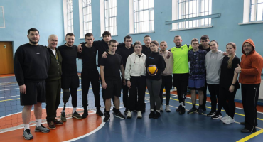 У НАВС провели тренування з волейболу сидячи для здобувачів освіти та ветеранів війни