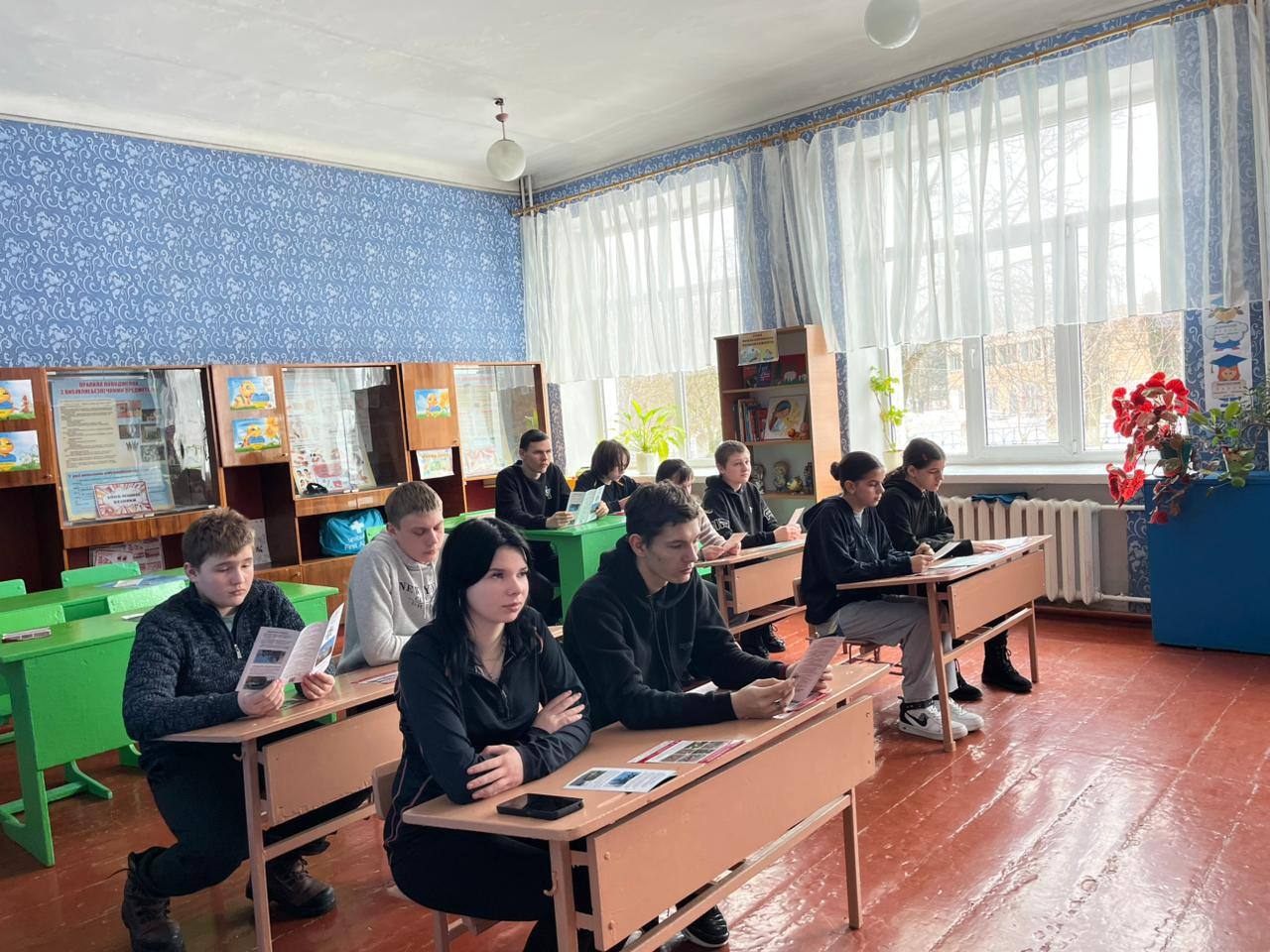 Студентки НАВС презентують академію майбутнім вступникам