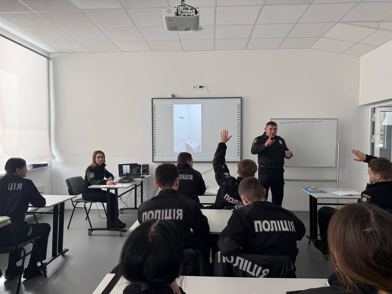 У НАВС відбулося бінарне заняття щодо дотримання прав людини та функціонування системи Custody Records-1