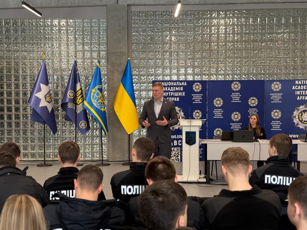 Штучний інтелект: можливості та загрози для професійної діяльності правоохоронців