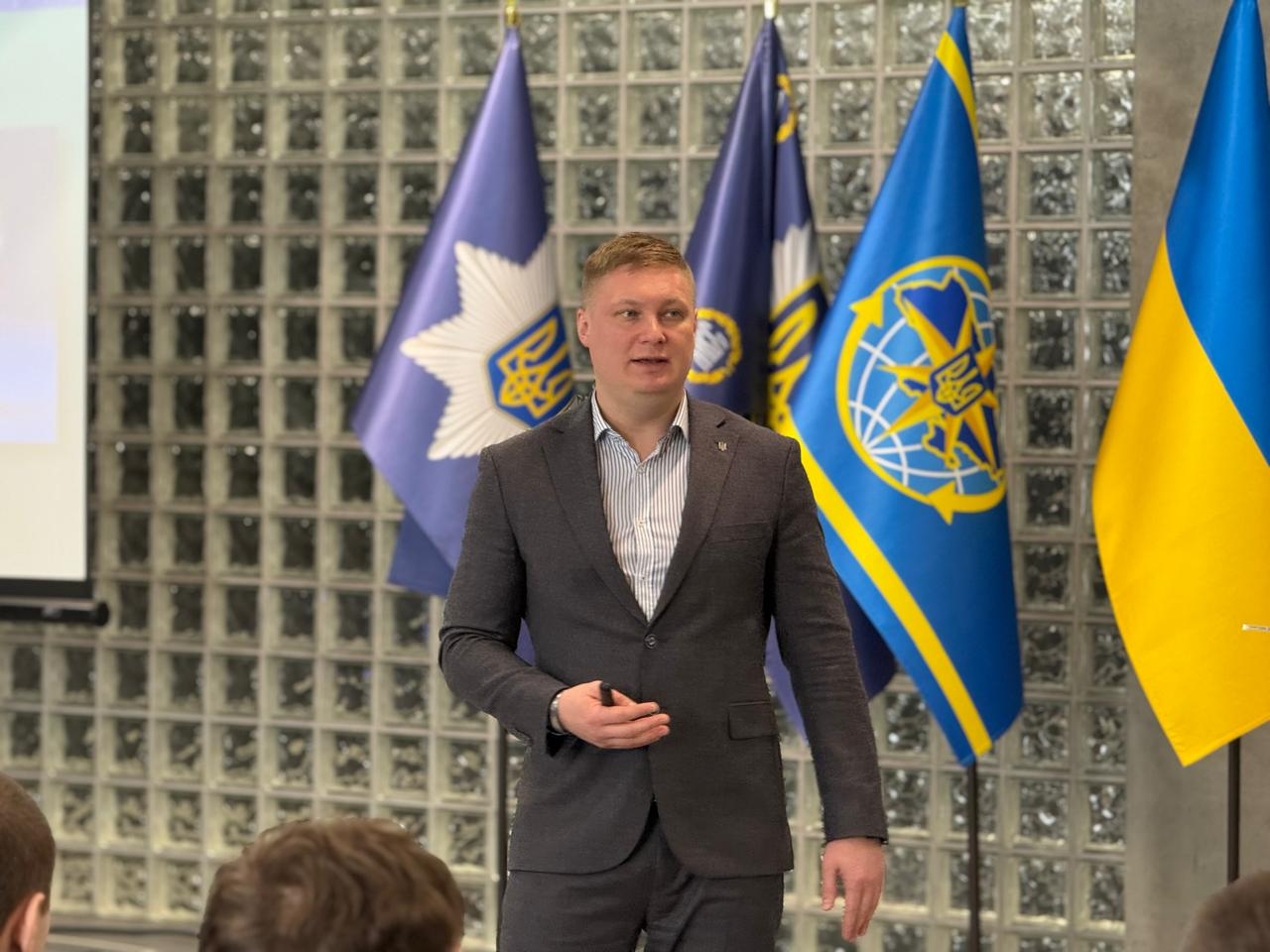 Штучний інтелект: можливості та загрози для професійної діяльності правоохоронців