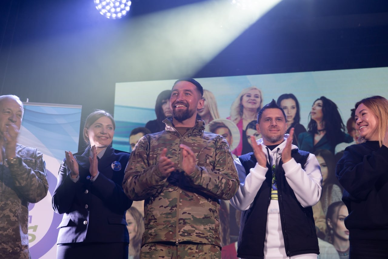 Тисяча школярів і захисник Зміїного, що прославився фразою про російський військовий корабель: як у столиці говорили про булінг