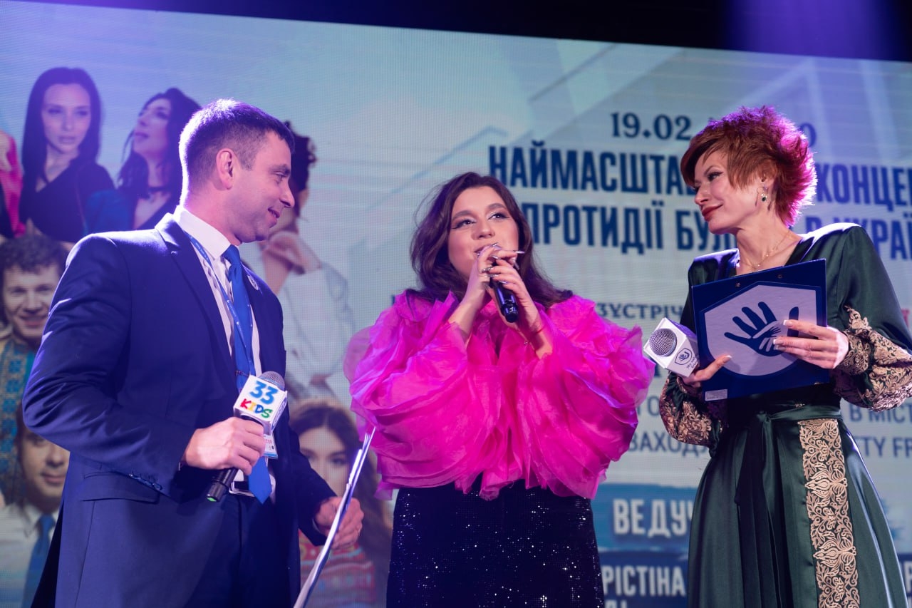 Тисяча школярів і захисник Зміїного, що прославився фразою про російський військовий корабель: як у столиці говорили про булінг