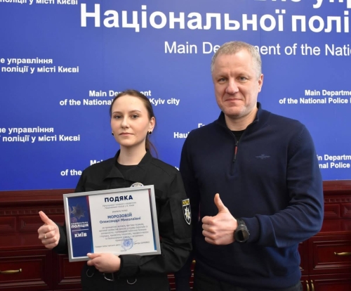 У Києві курсантку НАВС відзначили за рішучі дії під час затримання нападника з ножем-1