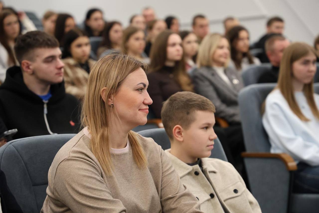 У НАВС нагородили переможців конкурсу есе «Національна ідентичність як основа самобутності»-1