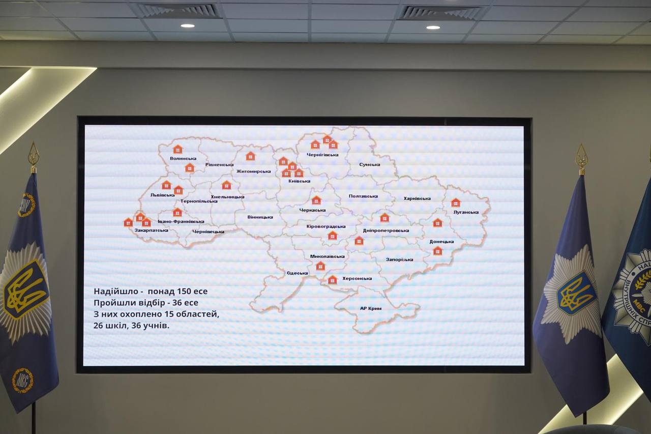 У НАВС нагородили переможців конкурсу есе «Національна ідентичність як основа самобутності»