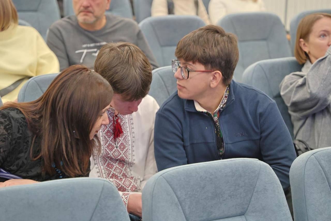 У НАВС нагородили переможців конкурсу есе «Національна ідентичність як основа самобутності»-1