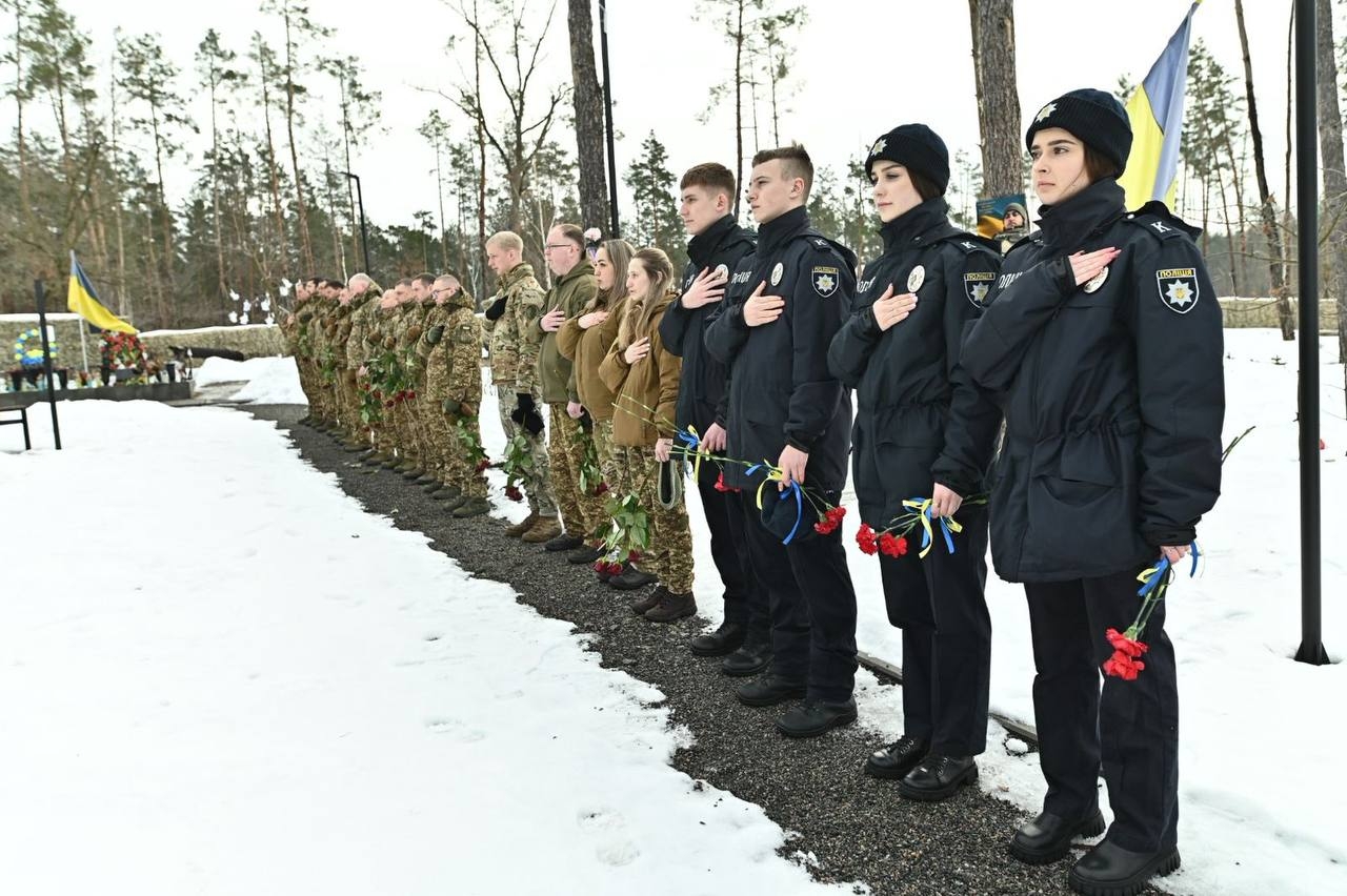 Курсанти НАВС ушанували пам’ять загиблих у битві за Мощун»