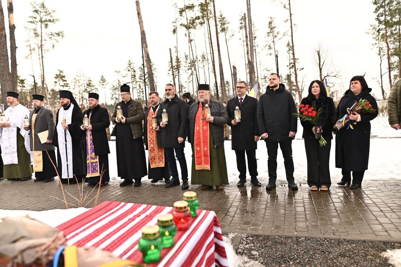 Курсанти НАВС ушанували пам’ять загиблих у битві за Мощун»