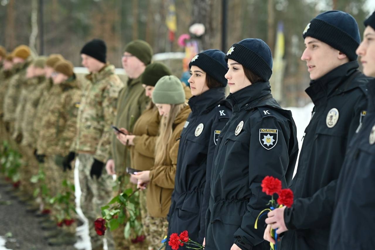 Курсанти НАВС ушанували пам’ять загиблих у битві за Мощун»