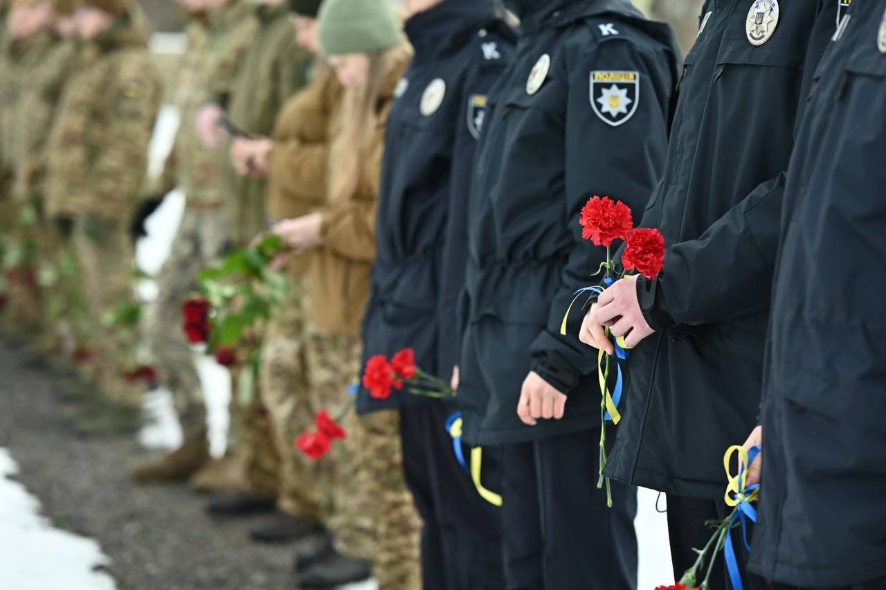 Курсанти НАВС ушанували пам’ять загиблих у битві за Мощун»