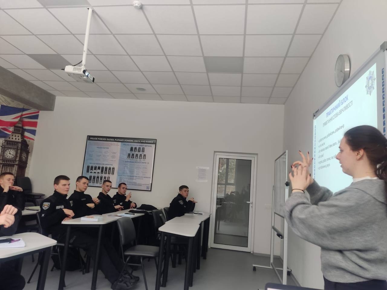 Безбар’єрна комунікація в дії: тренінг із жестової мови для курсантів і студентів