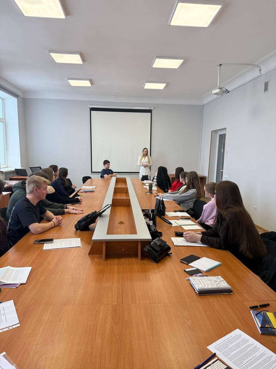 Практико орієнтований підхід у викладанні фахової мови: досвід співпраці з успішним випускником -1