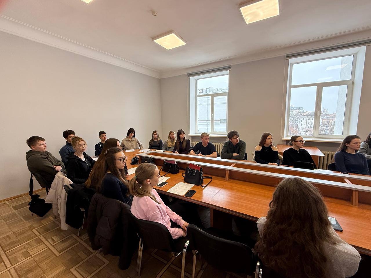 Практико орієнтований підхід у викладанні фахової мови: досвід співпраці з успішним випускником 