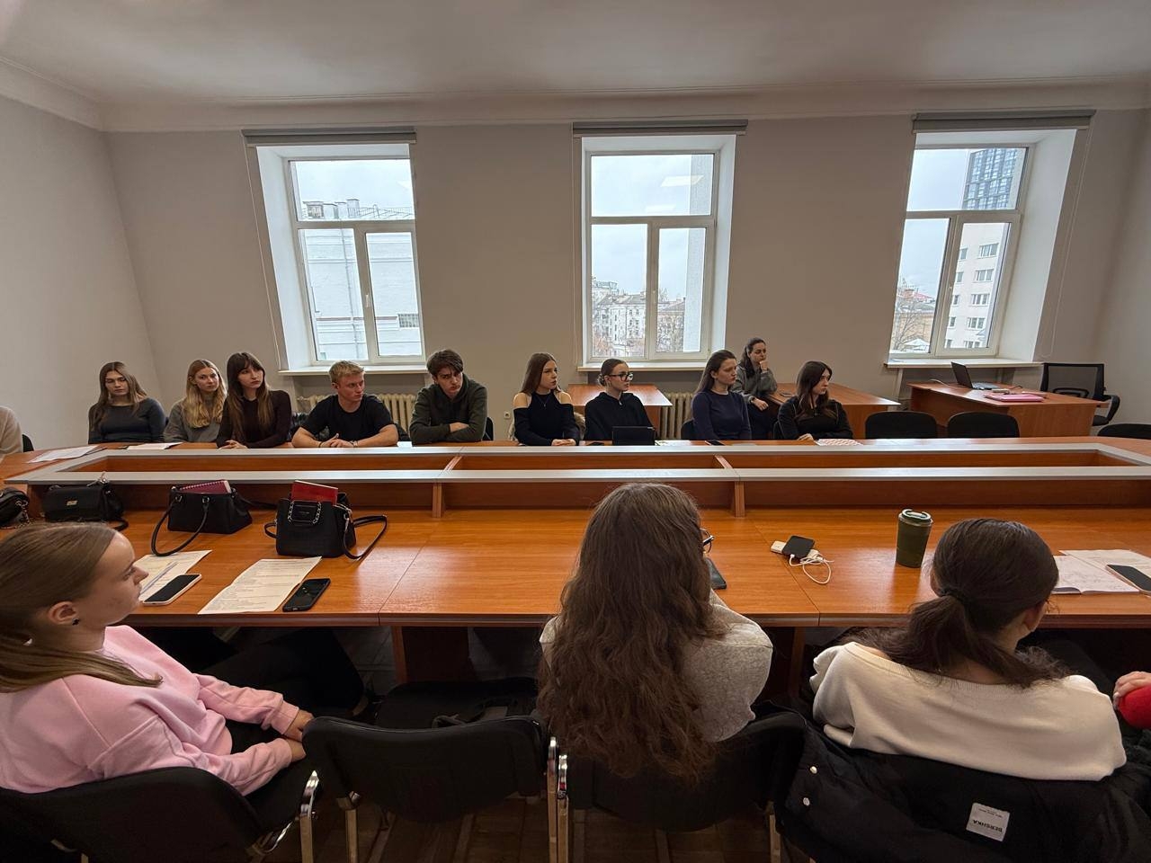 Практико орієнтований підхід у викладанні фахової мови: досвід співпраці з успішним випускником 