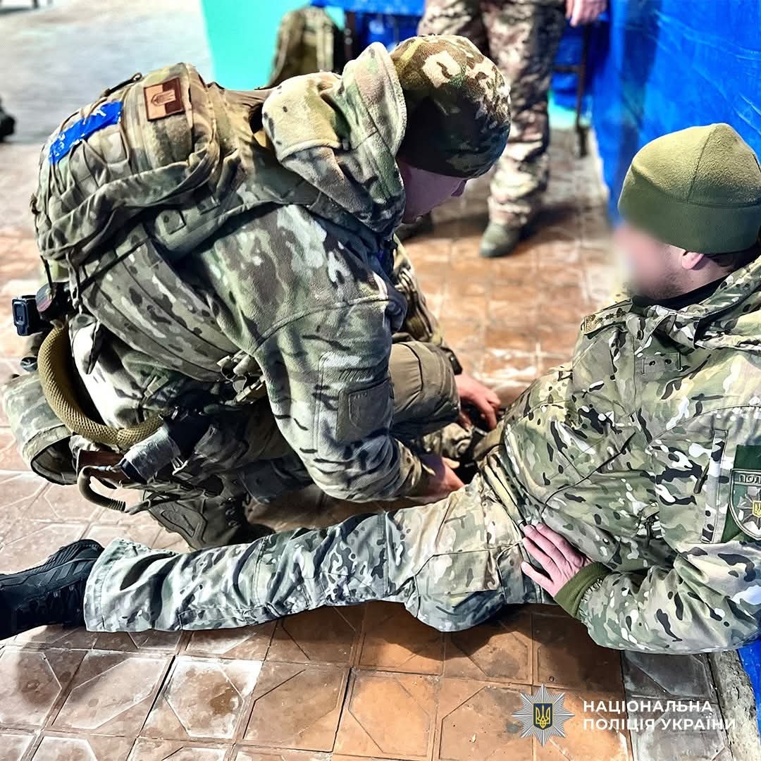 Фінальні відпрацювання з тактичної медицини для поліцейських зведеного загону Луганщини