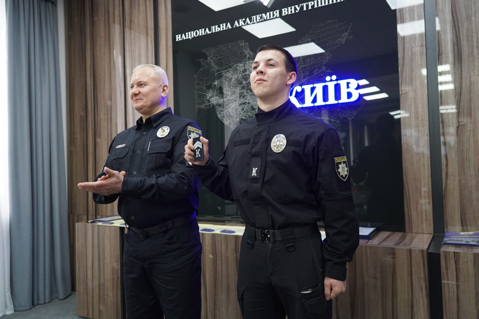 Курсант НАВС урятував життя киянки під час чергування в пункті Незламності 