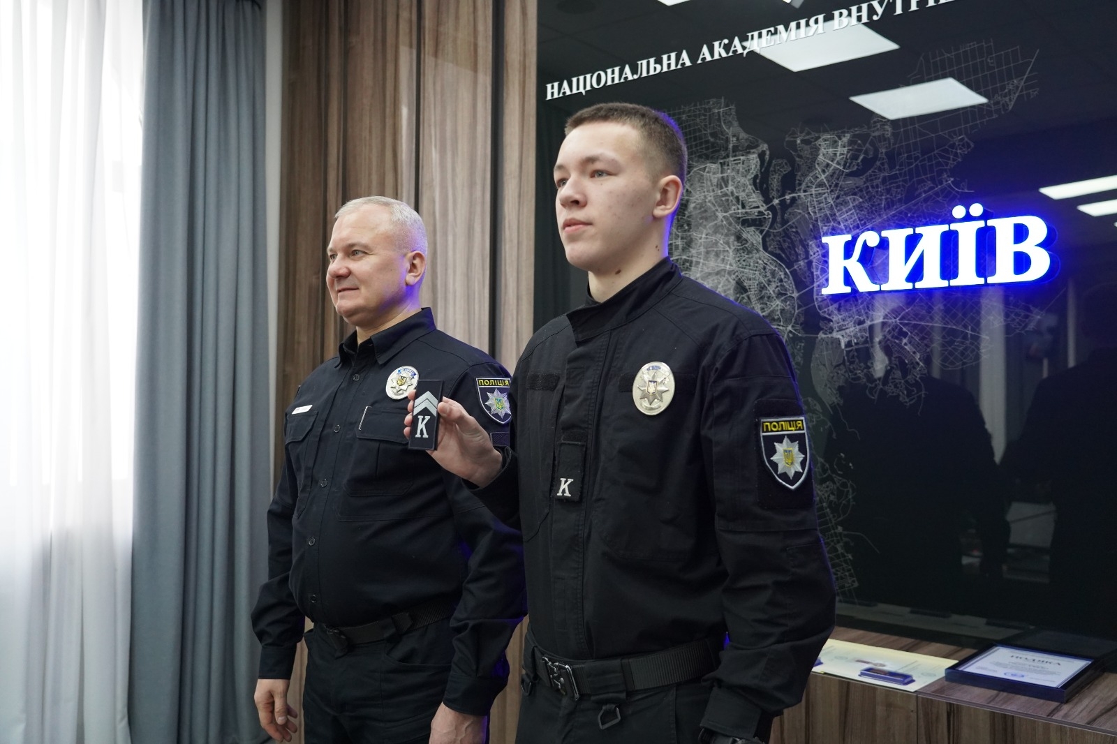 Курсант НАВС урятував життя киянки під час чергування в пункті Незламності 