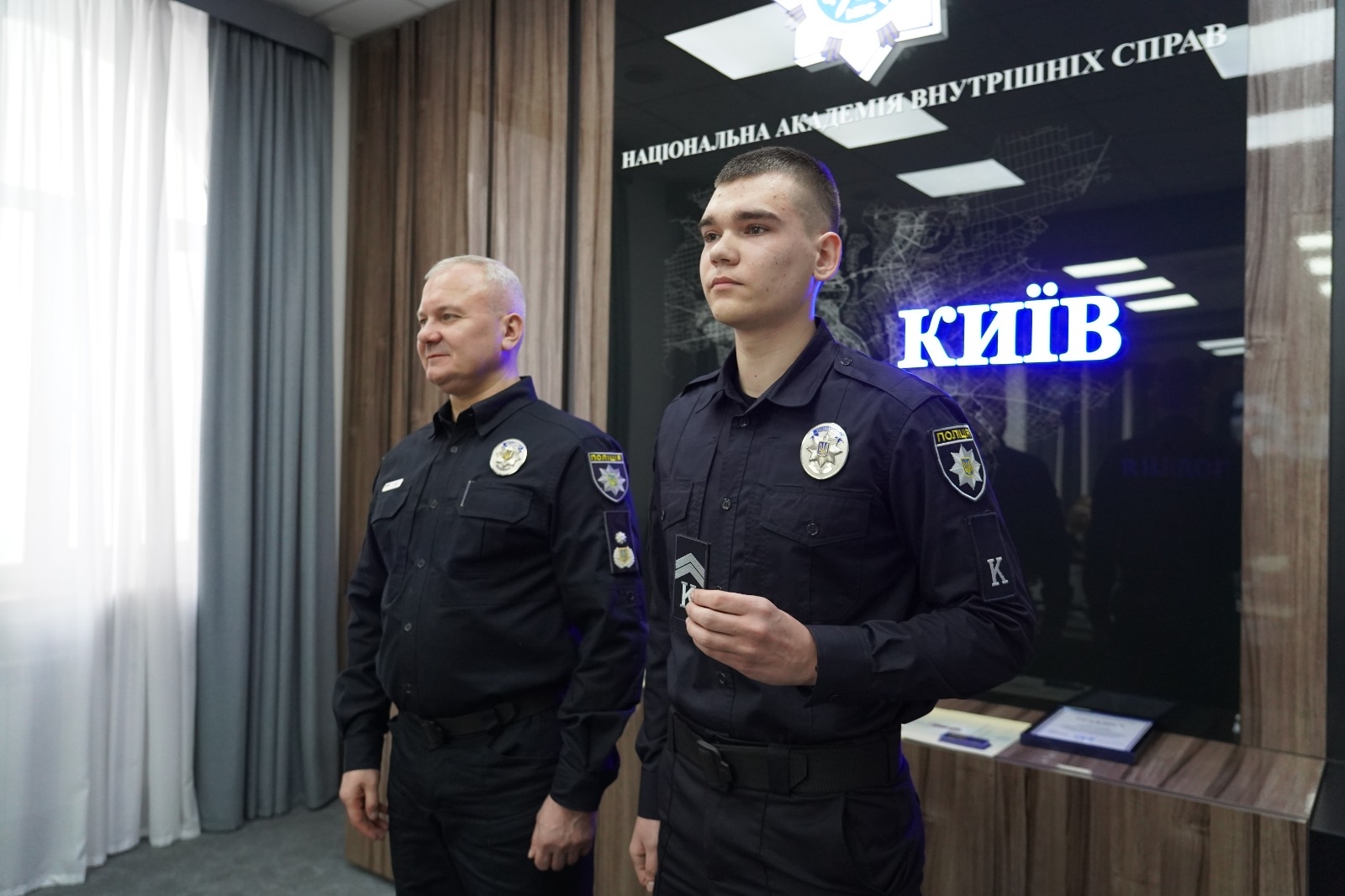 Курсант НАВС урятував життя киянки під час чергування в пункті Незламності 