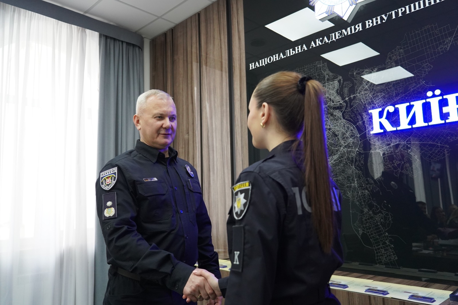 Курсант НАВС урятував життя киянки під час чергування в пункті Незламності 