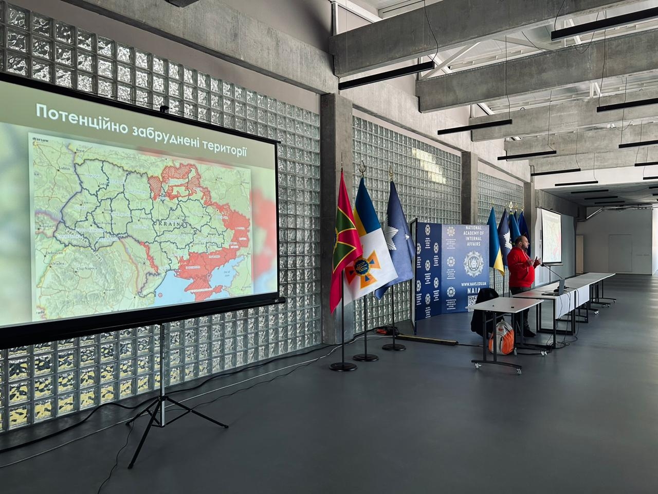 Безпека після війни: курсанти НАВС зустрілися з представниками фонду «Розмінування України»