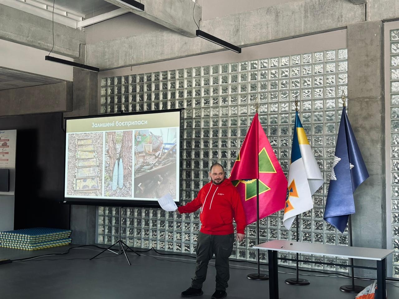 Безпека після війни: курсанти НАВС зустрілися з представниками фонду «Розмінування України»