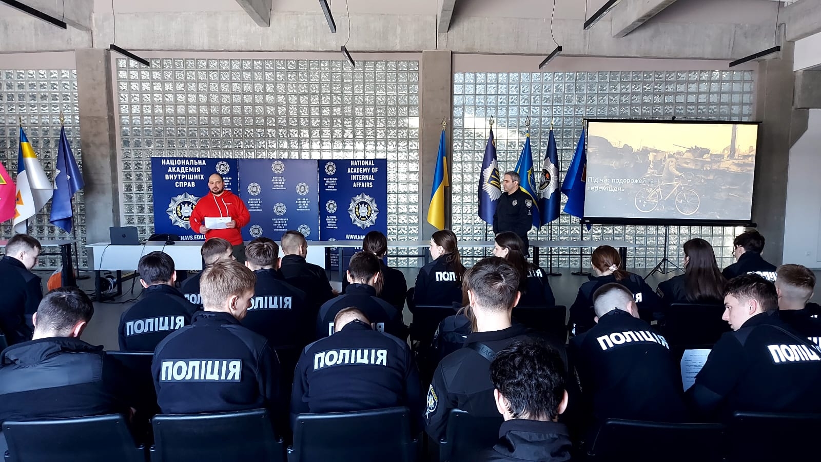 Безпека після війни: курсанти НАВС зустрілися з представниками фонду «Розмінування України»