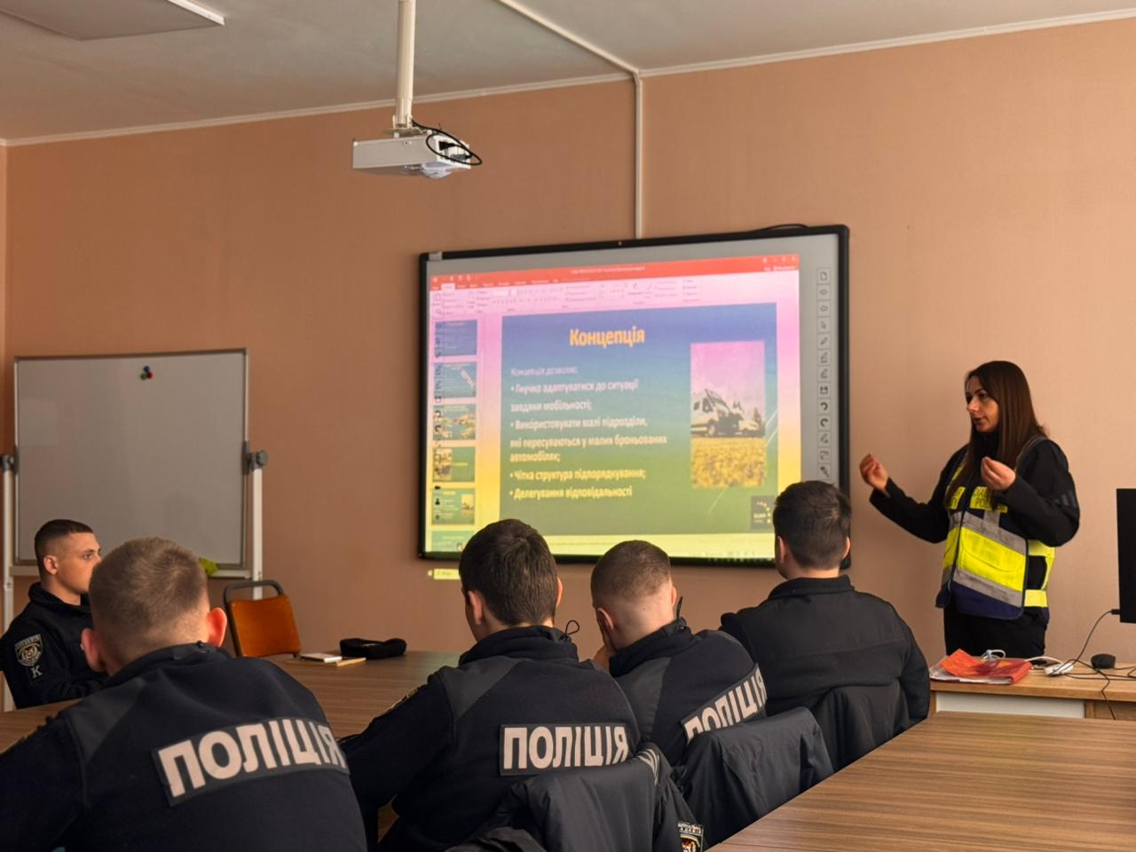 Бінарне заняття з курсантами: принципи скандинавської моделі та «поліції діалогу» 