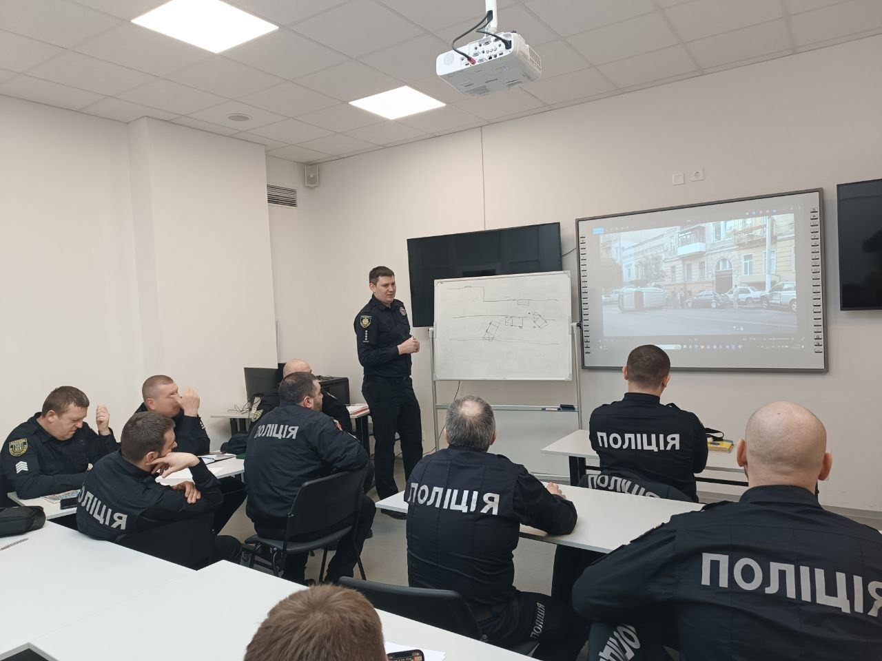 Практика безпосередньо від фахівців: у НАВС провели бінарні заняття з оформлення ДТП