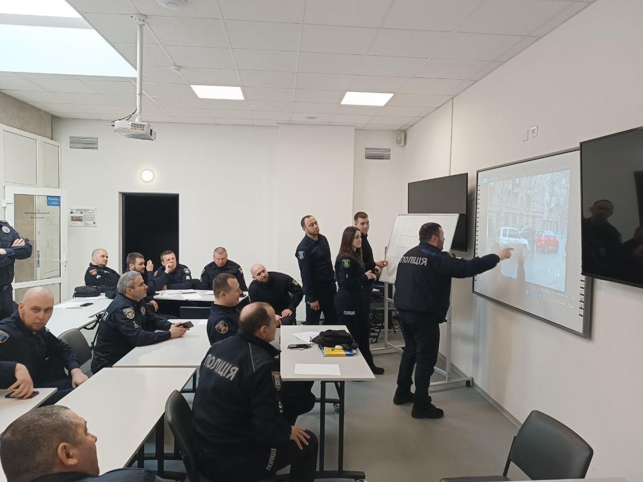 Практика безпосередньо від фахівців: у НАВС провели бінарні заняття з оформлення ДТП