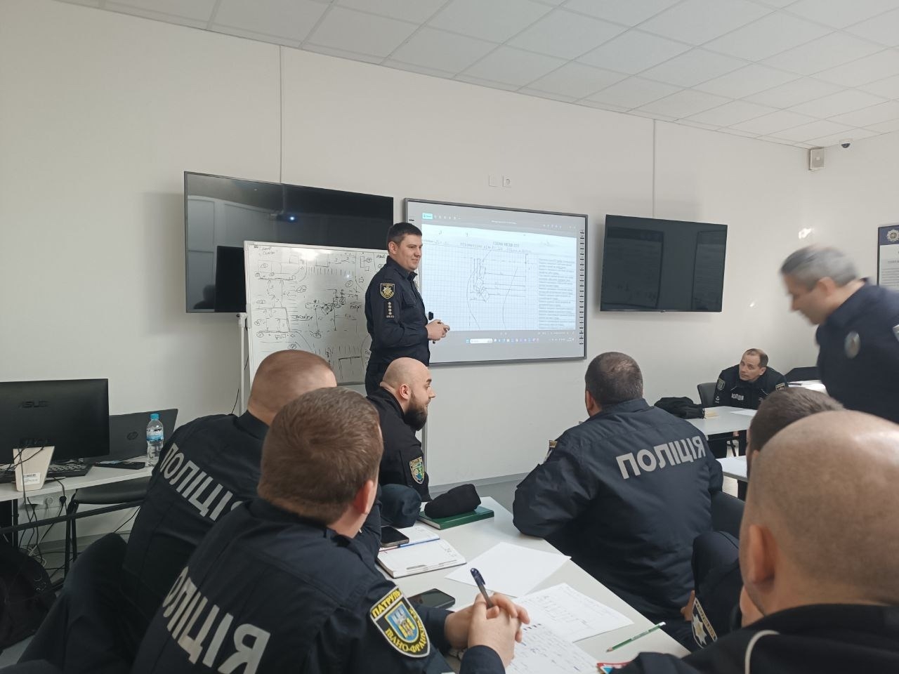 Практика безпосередньо від фахівців: у НАВС провели бінарні заняття з оформлення ДТП