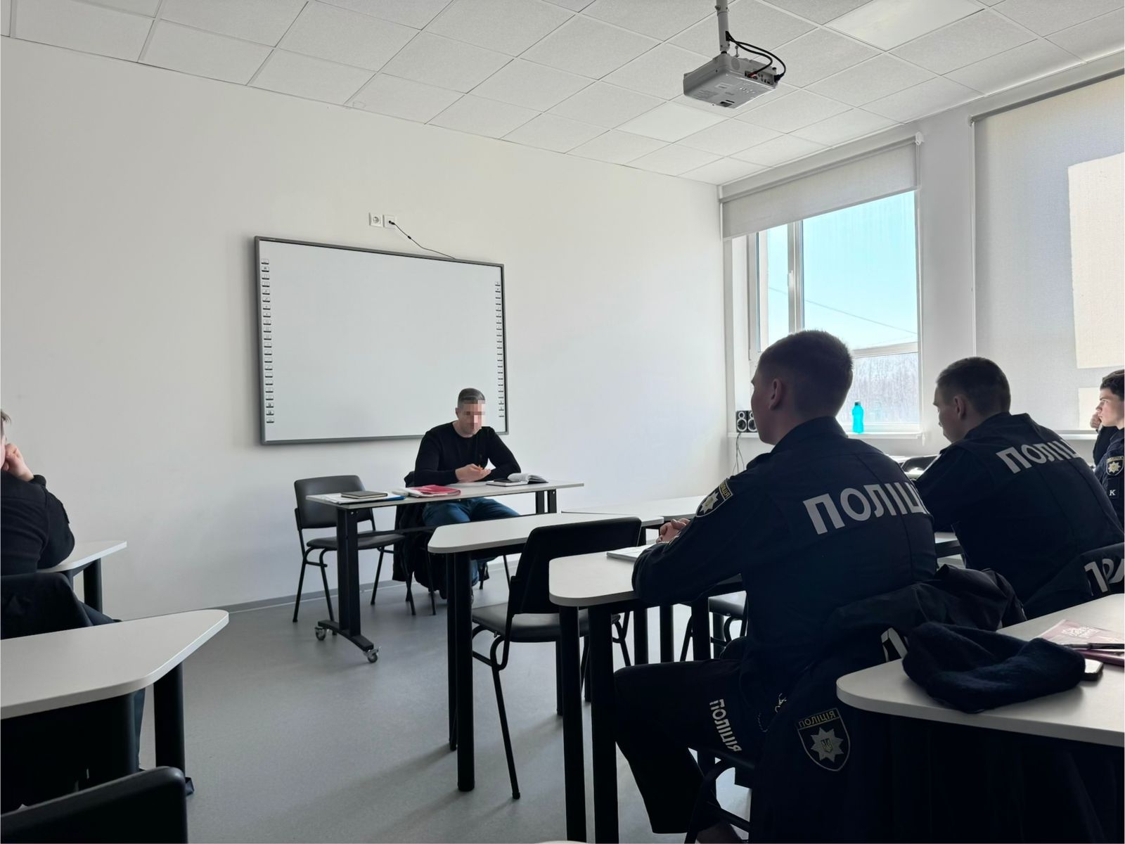 Курсанти ННІПД поспілкувалися з практиком підрозділу боротьби з наркозлочинністю