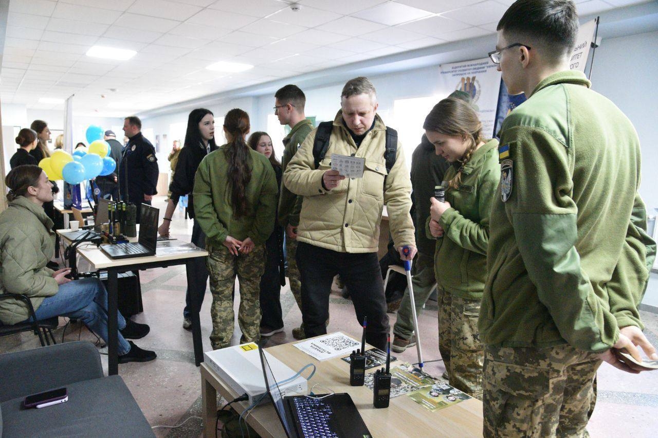 Представники НАВС долучилися до Ярмарку освітніх можливостей для ветеранів та їх родин