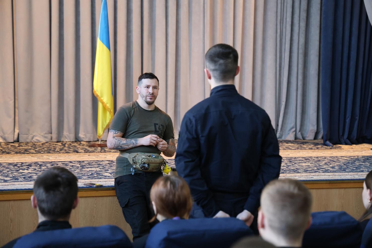 До Дня українського добровольця відбулася зустріч молоді з ветераном