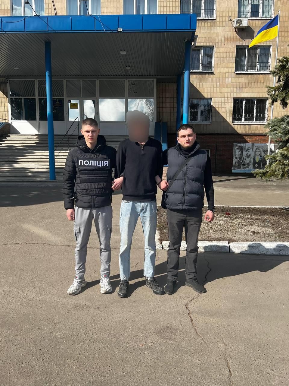 Курсант НАВС, який проходить стажування, допоміг затримати підозрюваного в грабежі-1