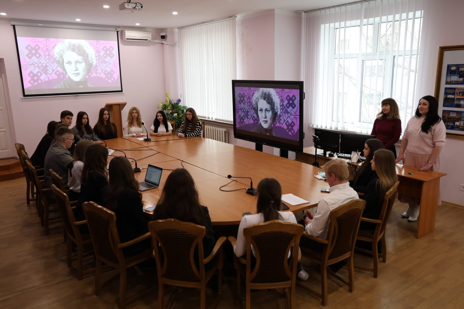 «Слово, що має крила»: поетичні читання до дня народження Ліни Костенко-1