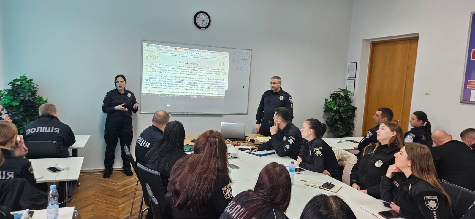 Безпечне освітнє середовище: у НАВС провели бінарне заняття для поліцейських Служби освітньої безпеки-1