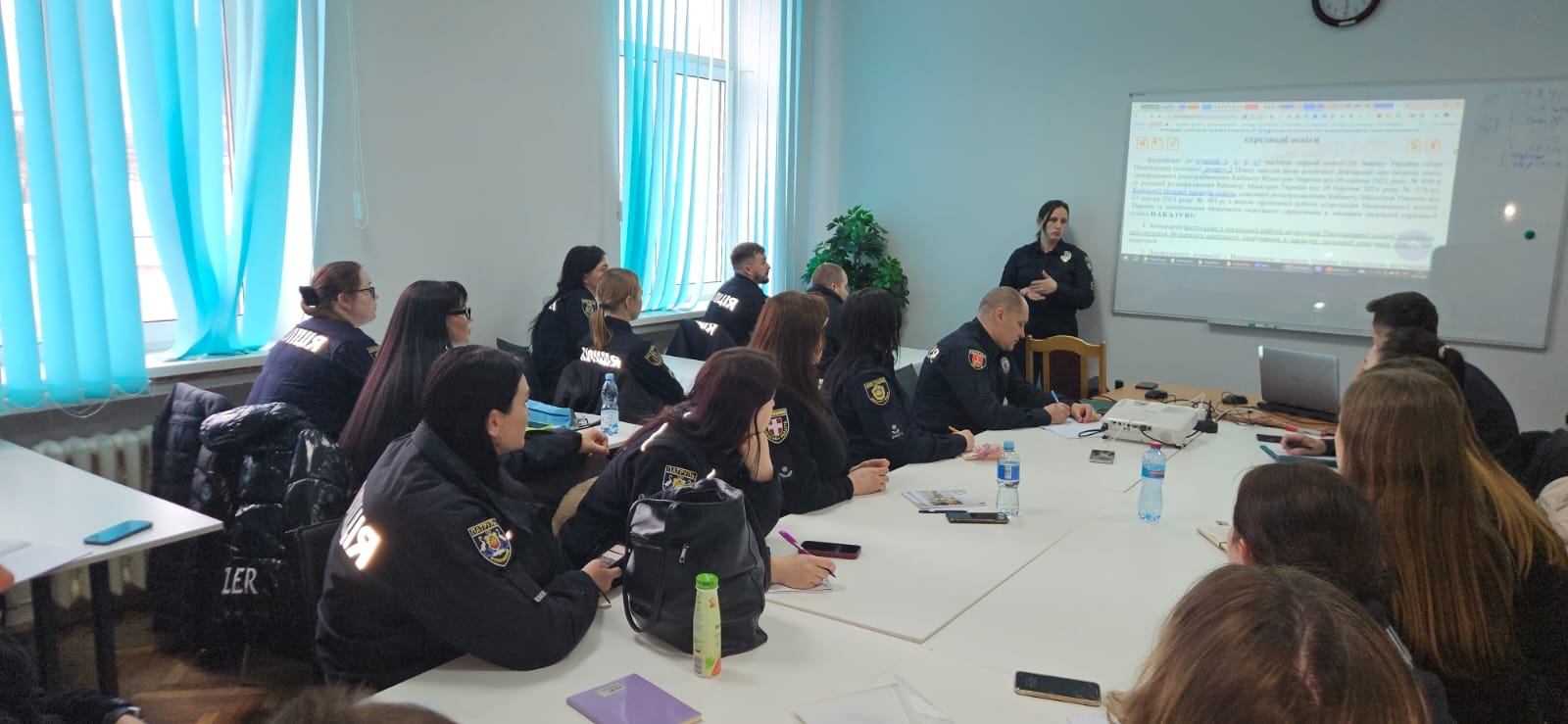 Безпечне освітнє середовище: у НАВС провели бінарне заняття для поліцейських Служби освітньої безпеки-1