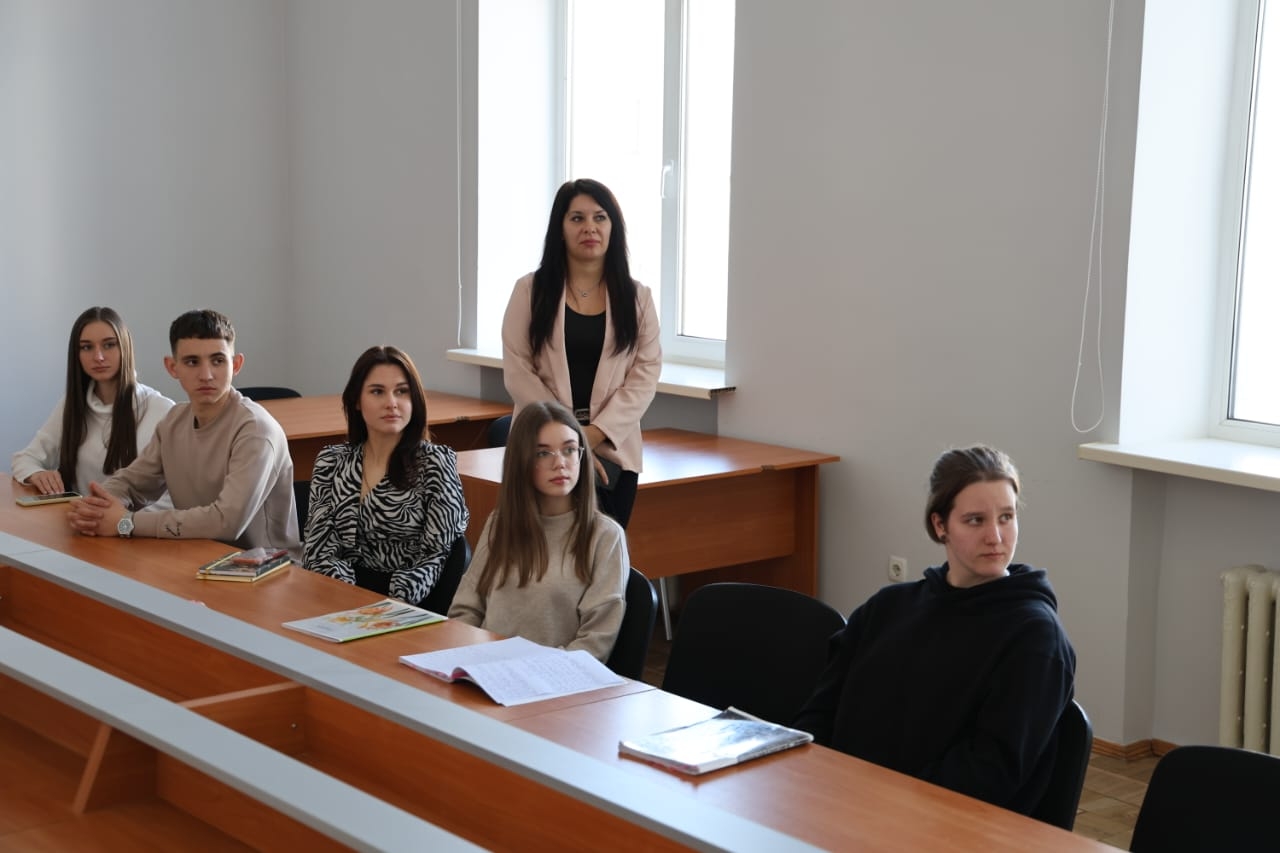 Проти насильства — через освіту і діалог: студентський круглий стіл англійською мовою-1