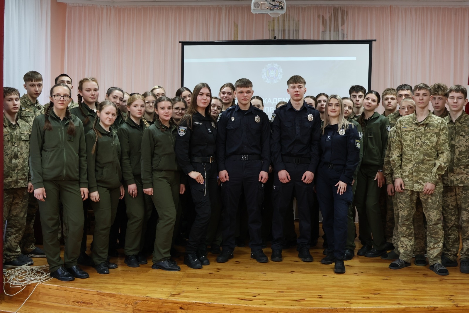 Діалог із майбутніми вступниками: курсанти НАВС відвідали Волинський ліцей