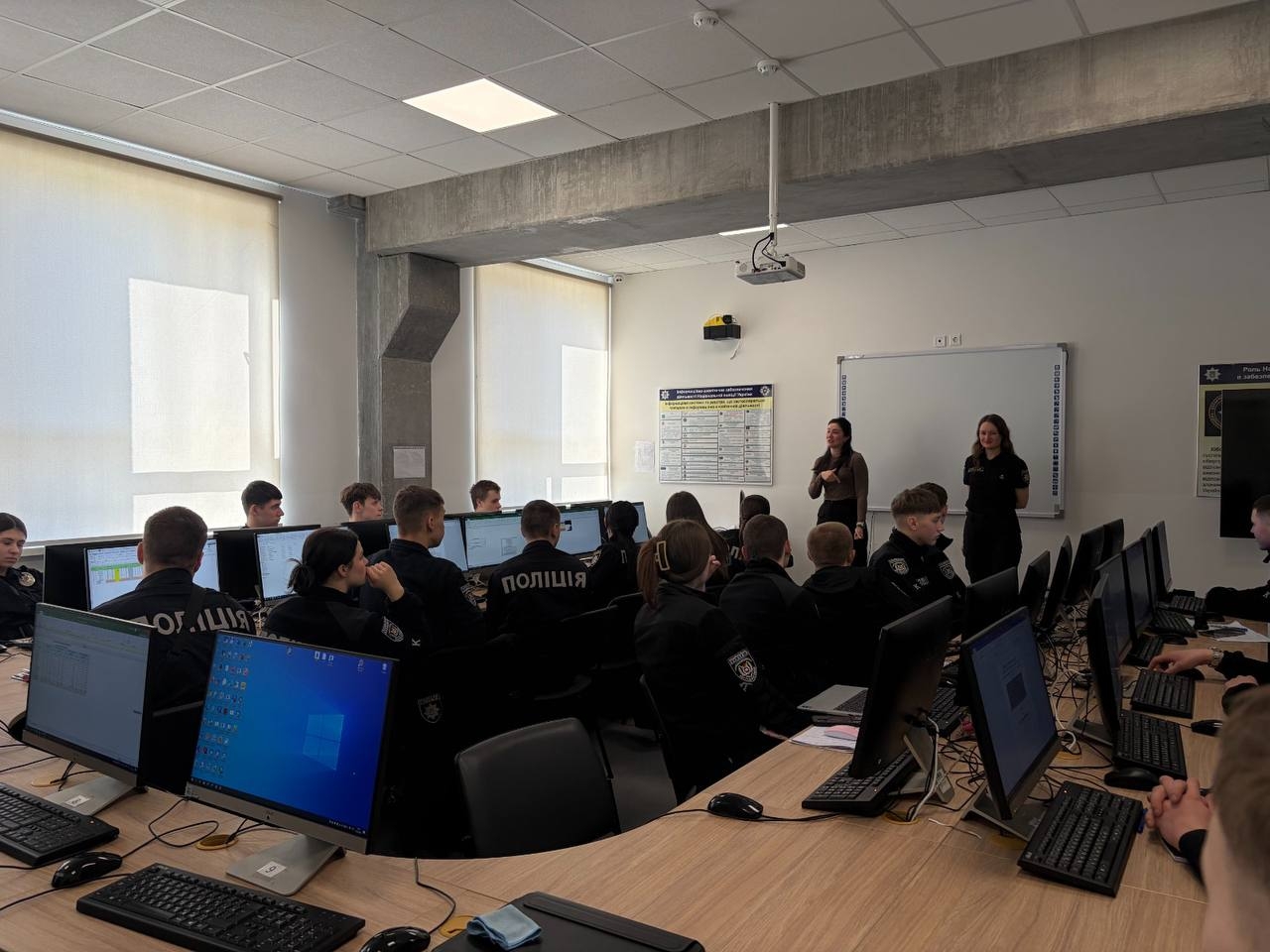 Бінарні заняття за участю працівника практичного підрозділу Національної поліції України
